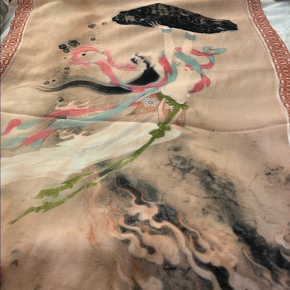 Elegant vintage 100% Silk Scarf with Artistic Design - Picture 6 of 8
